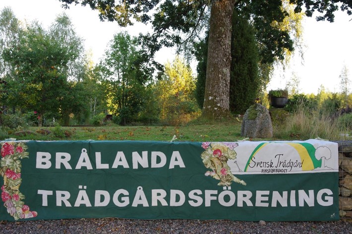 Banderoll med texten Brålanda Trädgårdsförening